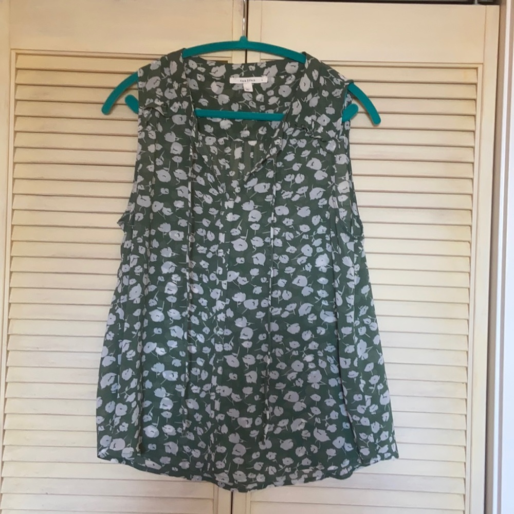 Cute ruffle detail